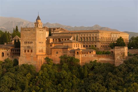  Alhambra Sarayının Fethi; Bir İmparatorluğun Çöküşü ve İspanya'nın Yeniden Doğuşu